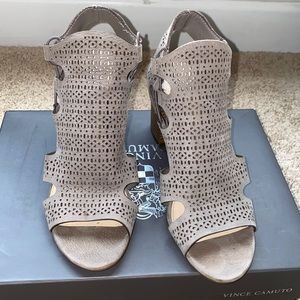 Vince camuto shoes size 7.5 EUC